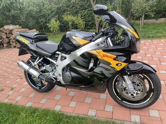 Krásná Honda CBR 900 rr