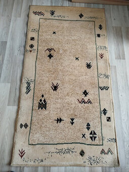 kobereček pod konferenční stolek