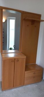 Předsíňový věšák s botnikem a zrcadlem