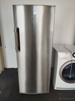 Prodám monoklimatickou chladničku Electrolux ERF3307AOX