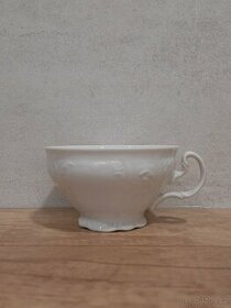 Bílý porcelánový čajový nebo kávový set
