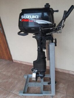 Suzuki F4 závěsný motor