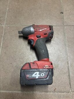 Milwaukee M18 a akuvrtačka Bosch
