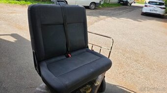 VW T5,  - spolujezdcova přední dvojsedačka