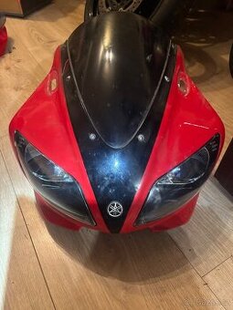 Maska a svetlo na Yamaha R1 98-99 Rn01