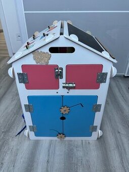 Elis design aktivity board domeček