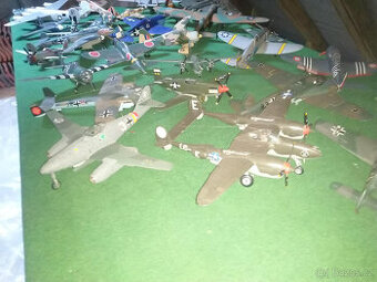 Sbírka hotových plastikových modelů