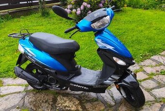 Prodám: Skutr Motorro GUGITA 4T 50ccm s helmou Cassida