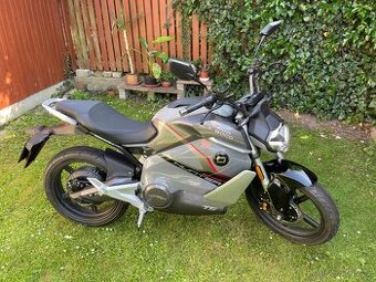 e-moto VMoto / Super Soco TS Street Hunter (zánovní)