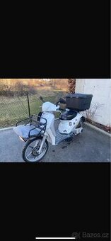 Poštovní skútr piaggio liberty 125ccm pronájem skútru prodej