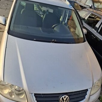 Přední kapota  metalíza VW Touran  r.v. 2005