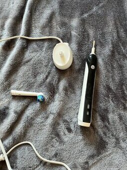Elektrický zubní kartáček  Oral-B PRO