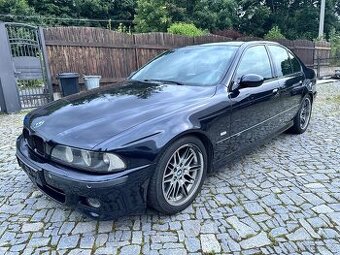 BMW M5 E39 carbonschwarz / nahradni dily