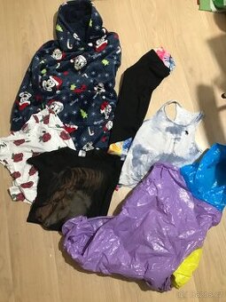 Malý balík dívčího oblečení, vel. 7-10 let