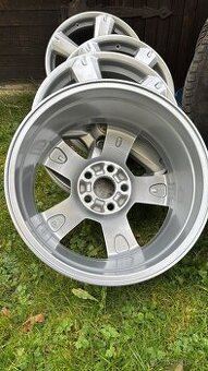 Sada kol Toyota RAV4-III generace