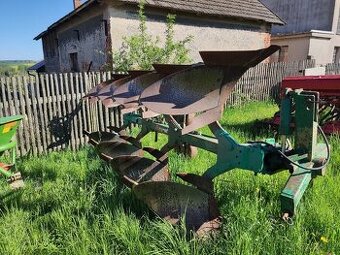Čtyřradličný pluh obracák
