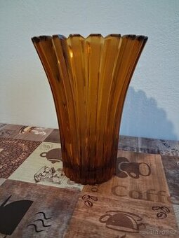 jantarová skleněná váza