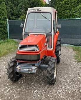 TRAKTOR KUBOTA