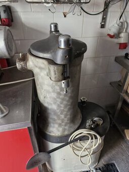 Hydraulická narážečka