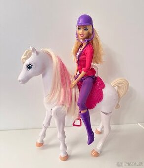Barbie s chodícím koněm
