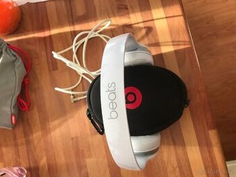 Sluchatka beats sólo bile