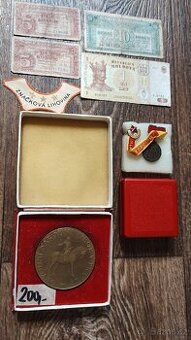 Plaketa, bankovky atd.