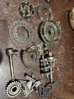 Predám náhradné dily motorU JAWA 250/353 kývačka