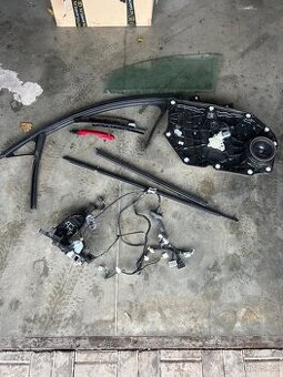 Ford focus 2019 díly z levých předních dveří