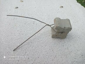 Podložka distanční DISTECH Drufa motýl s drátkem 20×25×30 mm