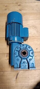Motor s převodovkou - 1
