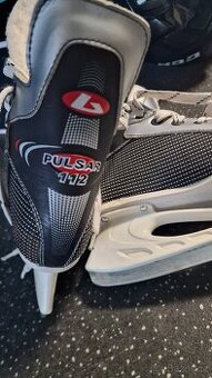 brusle vel. 32 + helma CCM 52cm