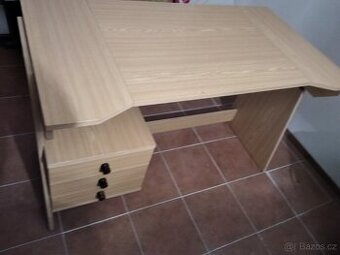 Prodám zánovní psací stůl, viz. foto
