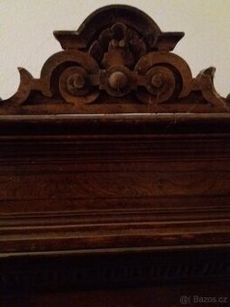 Starožitné  skrine