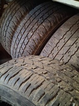 Pneu Hilux 265/65 R17