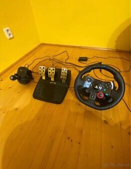 Logitech G29 Driving Force – volant, pedály a řadicí páka