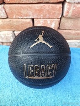 Basketbalový míč Jordan Legacy, míč na Street basketball