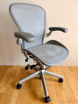 Kancelářská židle Herman Miller Aeron - top stav