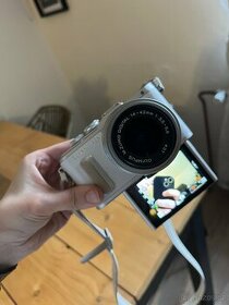 Kompaktní fotoaparát Olympus Pen e-pl8 - 1