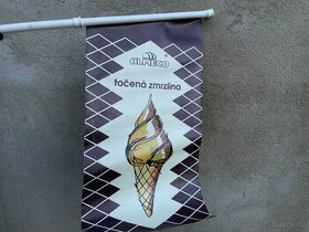 Reklamní vlaječka na stěnu - zmrzlina