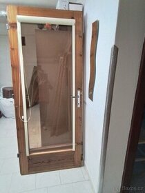 Dřevěné dveře masiv prosklené s roletou - 1