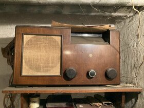 Historické rádio EMPO superhet Herold
