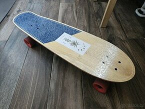 Longboard z Decathlonu