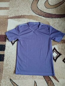 fialové tričko
