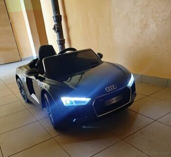 Dětské elektrické autíčko Audi R8 Spyder