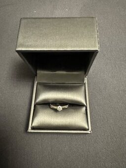 Zásnubní prsten s pravým diamantem 0,32ct