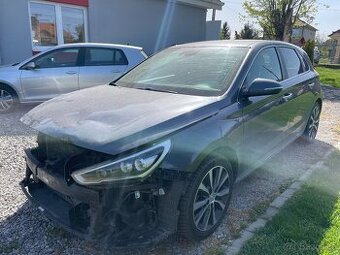 Hyundai i30 1.6 CRDi Style - poškodené