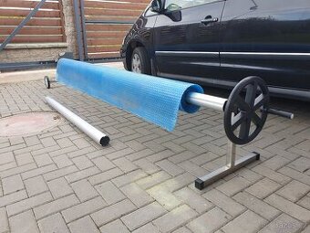 Bazénový naviják se solární plachtou