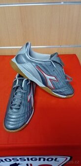 Sálovky Rigore ID Diadora velikost 38 nové