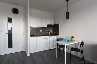 Pronájem zařízené garsoniéry, 31 m2, ulice Peškova, Praha 5