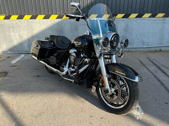 HARLEY-DAVIDSON ROAD KING – KLASIKA, KTERÁ NIKDY NEOMRZÍ